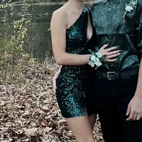 green emerald velvet dress Hunter Green Square Neck Long Sleeves Sequins Homecoming Dress Hunter Green / US 2 main image 0